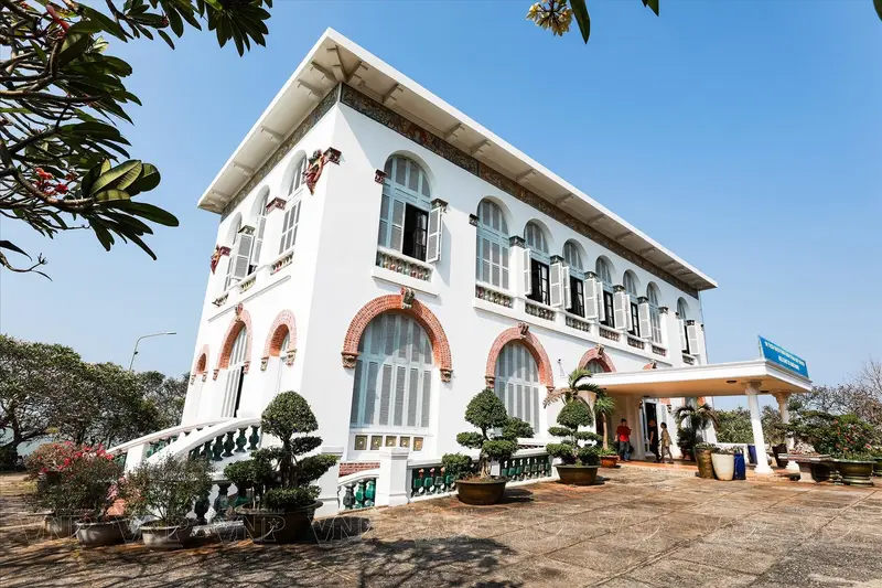 Long Tan – Australian Base Nowadays Full Day Luxury Group Tour